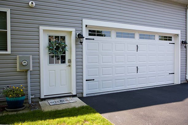 24/7 Emergency Garage Door Panel Replacement experts in Thayer, MO